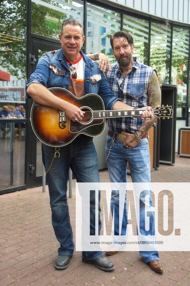 Sascha Vollmer and Alec Völkel at the event The BossHoss Foto:xC.xBehringx xFuturexImagex bosshoss_6617