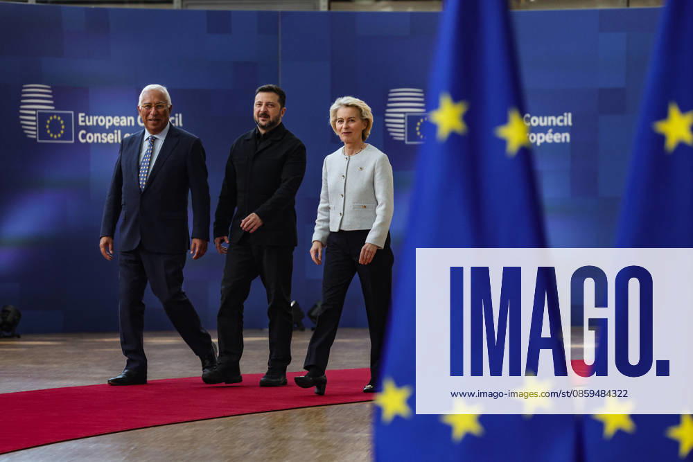 (L-R) ANTONIO COSTA, President of the European Council, VOLODYMYR ZELENSKYY, President of Ukraine, and URSULA VON DER LEYEN, President of the European Commission, walk out together to greet the press ahead of a roundtable meeting during the first night of the European Council Summit in Brussels. The summit comes days after EU leaders agreed to open the first accession negotiation cluster with Ukraine and Moldova, with Ukraine, European defence and security, and continued support for Kyiv among the main issues on the agenda. Brussels European Union - ZUMAo116 20260618_znp_o116_043
