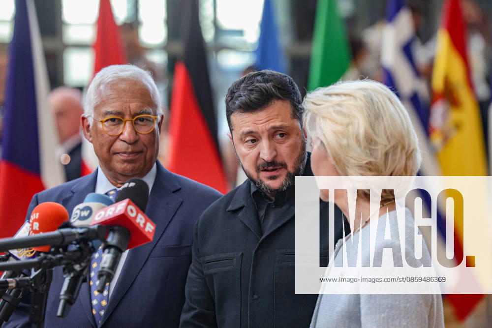 (L-R) ANTONIO COSTA, President of the European Council and VOLODYMYR ZELENSKYY, President of Ukraine look at URSULA VON DER LEYEN, President of the European Commission, walk out together to greet the press ahead of a roundtable meeting during the first night of the European Council Summit in Brussels. The summit comes days after EU leaders agreed to open the first accession negotiation cluster with Ukraine and Moldova, with Ukraine, European defence and security, and continued support for Kyiv among the main issues on the agenda. Brussels European Union - ZUMAo116 20260618_znp_o116_053