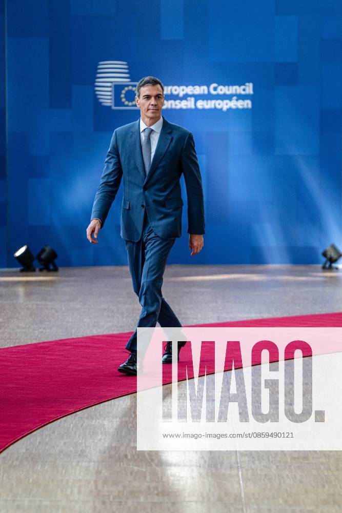BRUSSELS - Spanish Prime Minister Pedro Sanchez Perez-Castejon arrives for the first day of the European Council. The leaders of the EU countries are meeting to discuss, among other things, Ukraine and the Middle East. JONAS ROOSENS ANP netherlands out - belgium out