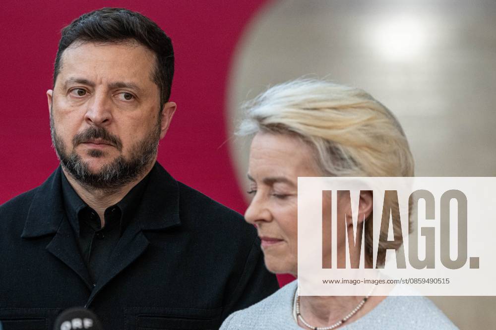 BRUSSELS - European Council President Ursula Von Der Leyen and Ukrainian President Volodymyr Zelenskyy arrive for the first day of the European Council. The leaders of the EU countries are meeting to discuss, among other things, Ukraine and the Middle East. JONAS ROOSENS ANP netherlands out - belgium out