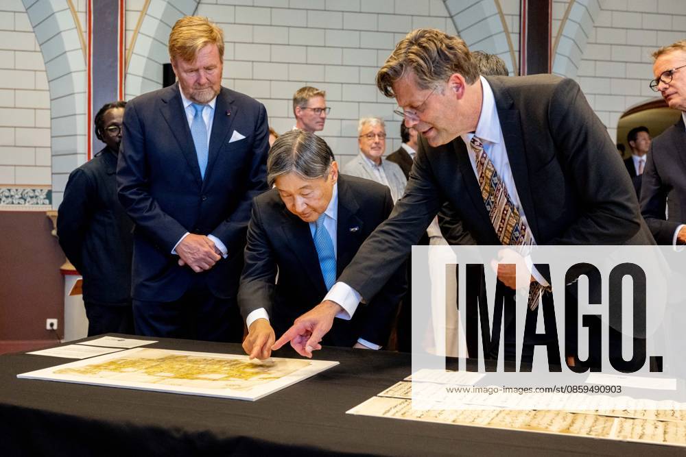 Leiden, The Netherlands, 2026-06-18 15:42:55 LEIDEN, 18-06-2026, Leiden University At the invitation of King Willem-Alexander and Queen Maxima, Emperor Naruhito of Japan is paying a state visit to the Netherlands. Emperor Naruhito is accompanied by Her Majesty Empress Masako. The state visit is a confirmation of the close and historic relationship between Japan and the Netherlands. The countries share 426 years of bilateral relations. PHOTO: NLBeeld Patrick van Emst In the photo: Emperor Naruhito and King Willem-Alexander visit Leiden University. In the Academy Building, they visit a temporary exhibition of objects from various Leiden Japan collections, the Sweat Room where graduates sign their names, and the Senate Chamber. Credit: NL