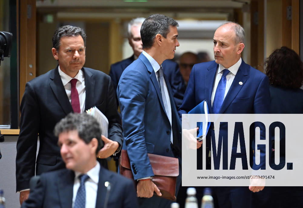 EU Leaders Summit in Brussels BRUSSELS, BELGIUM - JUNE 18: Prime Minister of Portugal Luis Montenegro (L), Prime Minister of Spain Pedro Sanchez (C) and Taoiseach of Ireland Micheal Martin (R) attend the EU Leaders Summit to discuss support for Ukraine, competitiveness, trade relations with China, the EU budget, and developments in the Middle East in Brussels, Belgium on June 18, 2026. Dursun Aydemir Anadolu Brussels Belgium. Editorial use only. Please get in touch for any other usage.