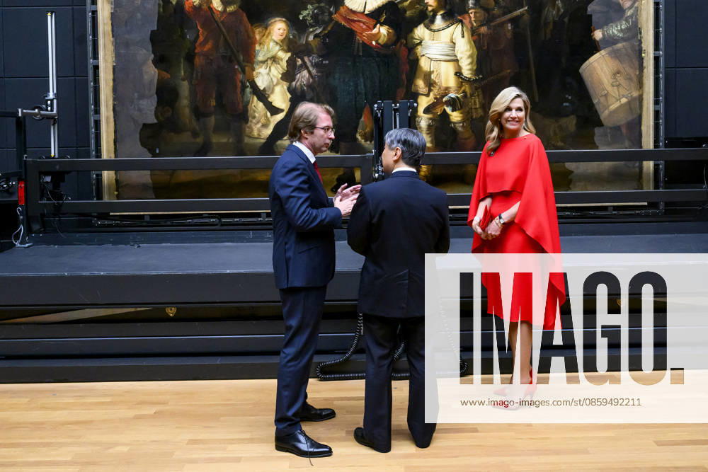 Amsterdam Queen Maxima and Emperor Naruhito of Japan and Taco Dibbits watching the Nachtwacht (The Night Watch by Rembrandt van Rijn) while visiting the Rijksmuseum in Amsterdam on the 2nd day of the 3 day statevisit to the Netherlands. Â