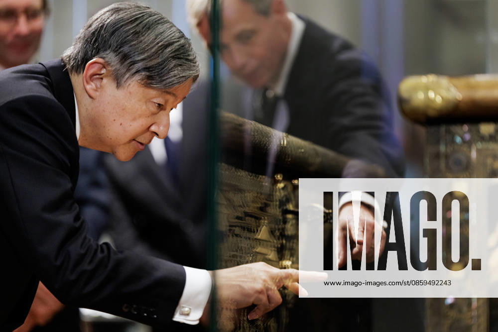 Amsterdam Queen Maxima and Emperor Naruhito of Japan with a 17th-century Japanese lacquer chest (17de-eeuwse Japanse lakkist) while visiting the Rijksmuseum in Amsterdam on the 2nd day of the 3 day statevisit to the Netherlands. Â