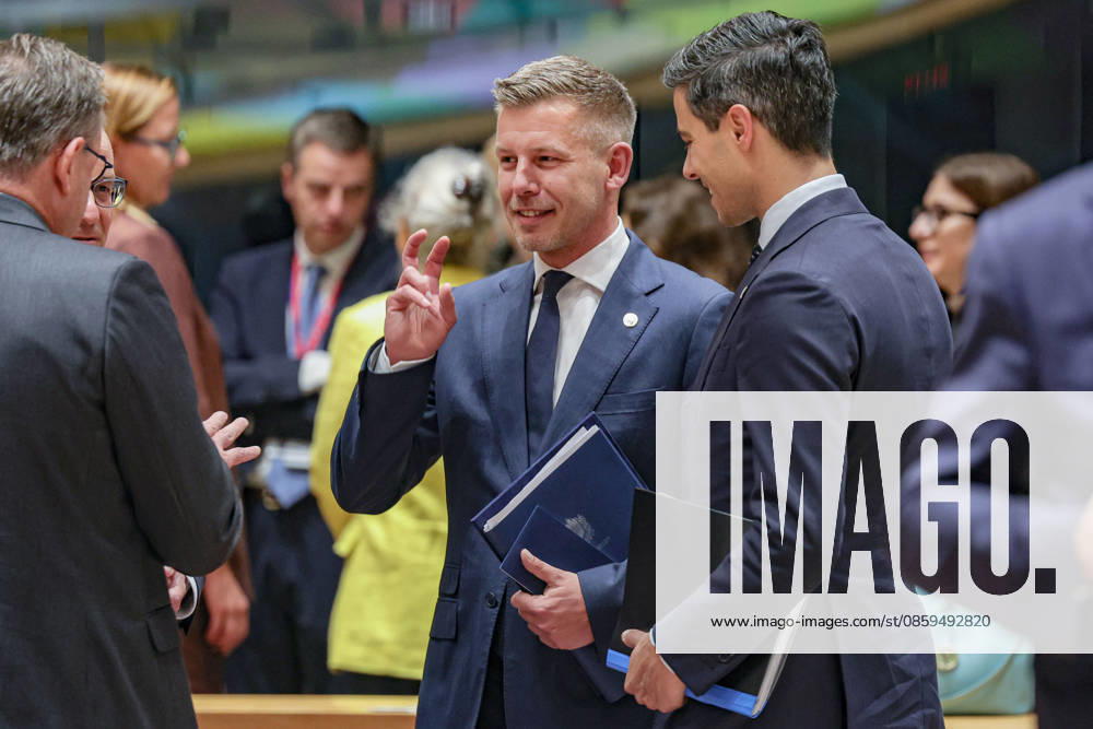 PETER MAGYAR, Prime Minister of Hungary, gestures with his fingers while speaking with ROB JETTEN, Prime Minister of the Netherlands, and other leaders inside the European Council during the European Council Summit in Brussels. Magyar attends his first European Council summit as Hungaryâ€⠢s prime minister. Brussels European Union - ZUMAo116 20260618_znp_o116_100