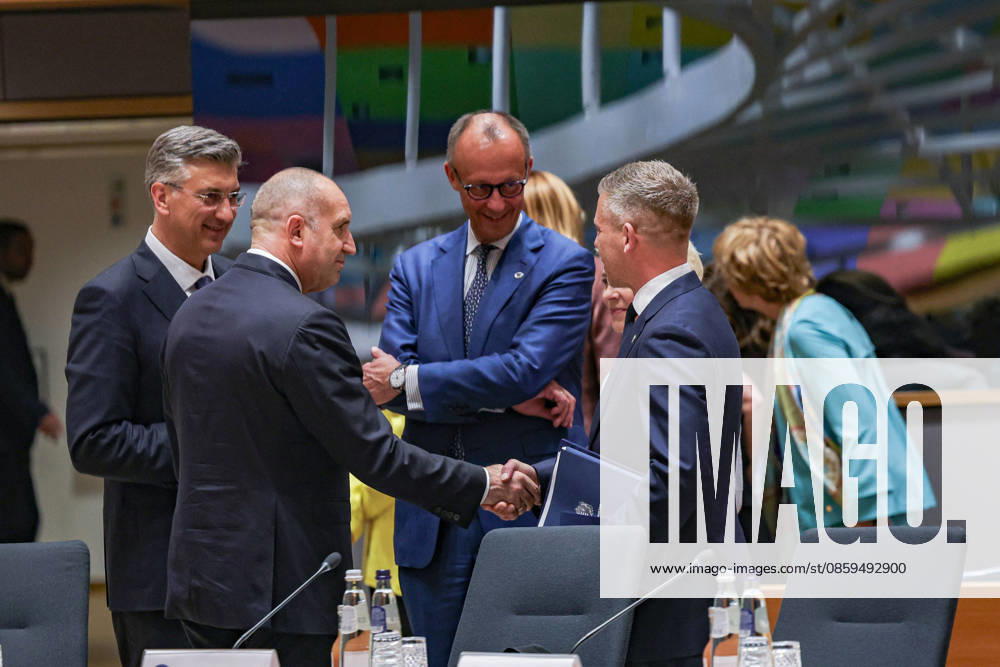 RUMEN RADEV, Prime Minister of Bulgaria, shakes hands with URSULA VON DER LEYEN, President of the European Commission, not seen, as PETER MAGYAR, Prime Minister of Hungary; FRIEDRICH MERZ, Chancellor of Germany; and ANDREJ PLENKOVIC, Prime Minister of Croatia, watch and smile inside the European Council during the European Council Summit in Brussels. Brussels European Union - ZUMAo116 20260618_znp_o116_110