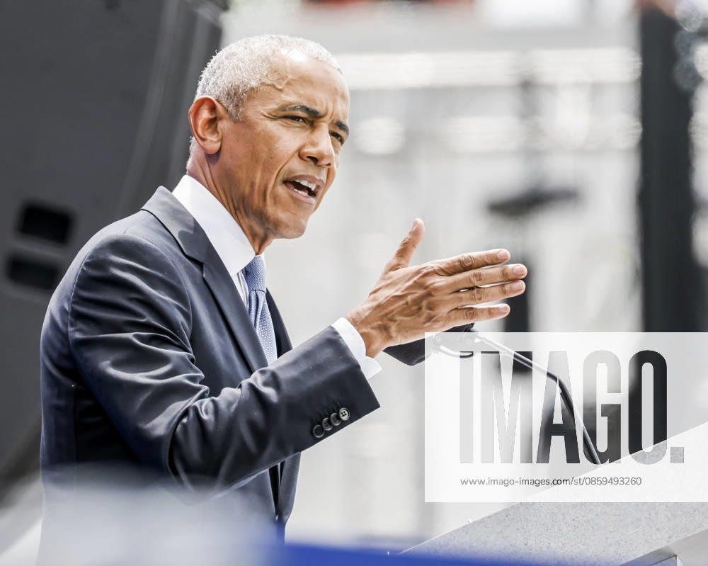 Former President Barack Obama speaks at the grand opening for the Obama Presidential Center in the center s John Lewis Plaza in Chicago, Illinois, on Thursday, June 18, 2026. The grounds open to the public on Juneteenth, June 19th. CHI20260618807 TANNENxMAURY