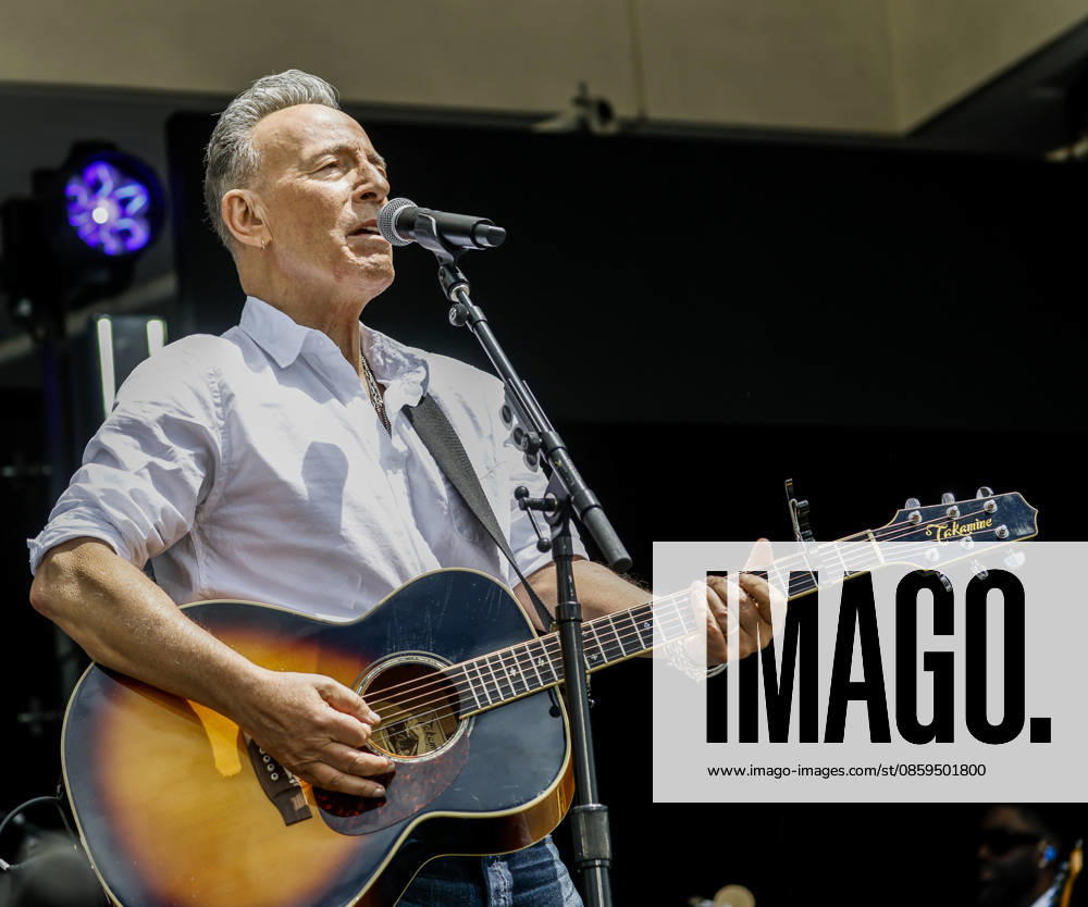 Bruce Springsteen performs at the grand opening for the Obama Presidential Center in the center s John Lewis Plaza in Chicago, Illinois, on Thursday, June 18, 2026. The grounds open to the public on Juneteenth, June 19th. CHI20260618859 TANNENxMAURY