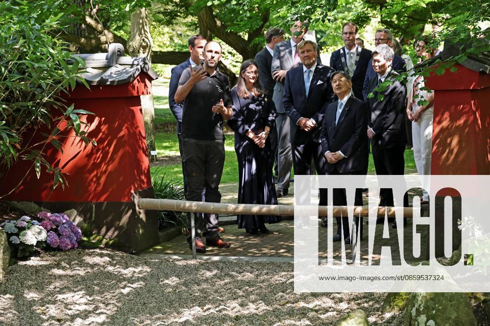 Japan s emperor in Leiden Emperor Naruhito (front, R) of Japan visits the Japanese garden at the Hortus botanicus of Leiden University with King Willem-Alexander (back, C) of the Netherlands in Leiden, the Netherlands, on June 18, 2026, during his state visit. (Pool photo) A14AA0005619459P