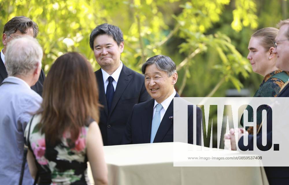 Japan s emperor in Leiden Emperor Naruhito (C) of Japan meets with students and faculty members of Leiden University in its Hortus botanicus, in Leiden, the Netherlands, on June 18, 2026, during his state visit. (Pool photo) A14AA0005619462P