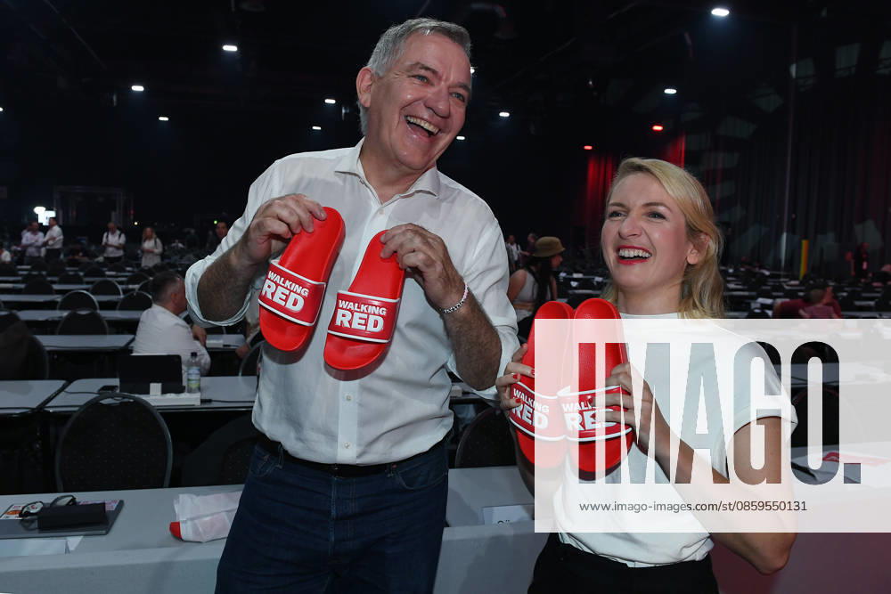 10th National Party Convention of Die Linke on June 19, 2026, at the Metropolis Halle in Potsdam; a tour of the venue with party leaders Jan van Aken, chair of Die Linke, on the left, Ines Schwerdtner, Party Chair of Die Linke, and on the right, flip-flops bearing the inscription Walking Red ,detected_source_language xRx