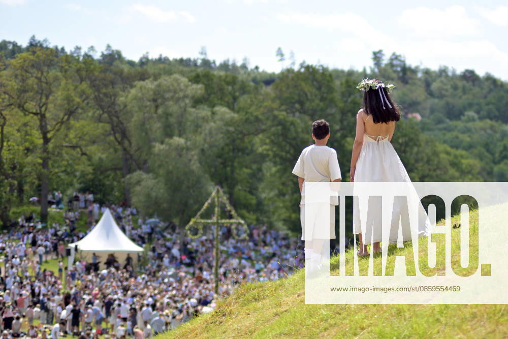 GOTHENBURG, SWEDEN 20260619 Midsummer celebrations at Gunnebo Castle and Gardens in Mölndal, outside Gothenburg, featuring dancing around the maypole GOTHENBURG SWEDEN detected_source_language