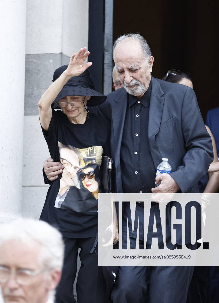 The parents of the deceased at Mr. Satrapi’s funeral at the Père Lachaise Crematorium in Paris on June 19, 2026. The author of the famous graphic novel, which was adapted into a film, Persepolis, died on June 3, 2026, at the age of 56, inconsolable over the loss of her husband, Mr. Ripa, which occurred a year earlier. Cyril Moreau Bestimage at the funeral of M. Satrapi at the Père Lachaise Crematorium in Paris, on June 19, 2026. The author of the famous graphic novel, adapted into a film, Persepolis, died on June 3, 2026, at the age of 56, inconsolable over the loss of her husband, M. Ripa, which occurred a year earlier. Paris, France,detected_source_language