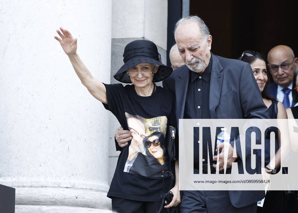 The parents of the deceased at Mr. Satrapi’s funeral at the Père Lachaise Crematorium in Paris on June 19, 2026. The author of the famous graphic novel, which was adapted into a film, Persepolis, died on June 3, 2026, at the age of 56, inconsolable over the loss of her husband, Mr. Ripa, which occurred a year earlier. Cyril Moreau Bestimage at the funeral of M. Satrapi at the Père Lachaise Crematorium in Paris, on June 19, 2026. The author of the famous graphic novel, adapted into a film, Persepolis, died on June 3, 2026, at the age of 56, inconsolable over the loss of her husband, M. Ripa, which occurred a year earlier. Paris, France,detected_source_language
