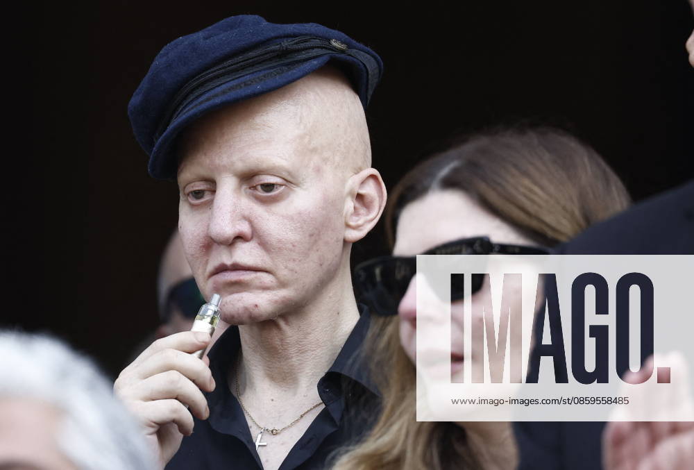 Ali Mahdavi at the funeral of Mr. Satrapi at the Père Lachaise Crematorium in Paris on June 19, 2026. The author of the famous graphic novel, which was adapted into a film, Persepolis, died on June 3, 2026, at the age of 56, inconsolable over the loss of her husband, M. Ripa, which had occurred a year earlier. Cyril Moreau Bestimage at the funeral of M. Satrapi at the Père Lachaise Crematorium in Paris, on June 19, 2026. The author of the famous graphic novel, adapted into a film, Persepolis, died on June 3, 2026, at the age of 56, inconsolable over the loss of her husband, M. Ripa, which occurred a year earlier. Paris, France,detected_source_language