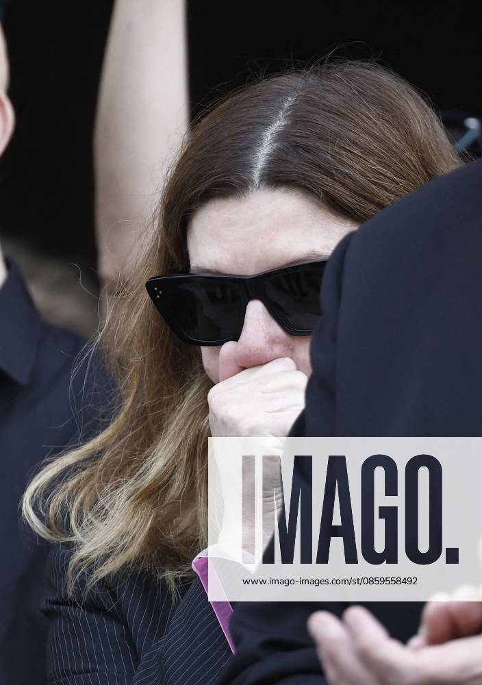 Chiara Mastroianni at the funeral of Mr. Satrapi at the Père Lachaise Crematorium in Paris on June 19, 2026. The author of the famous graphic novel, which was adapted into a film, Persepolis, died on June 3, 2026, at the age of 56, inconsolable over the loss of her husband, M. Ripa, which occurred a year earlier. Cyril Moreau Bestimage at the funeral of M. Satrapi at the Père Lachaise Crematorium in Paris, on June 19, 2026. The author of the famous graphic novel, adapted into a film, Persepolis, died on June 3, 2026, at the age of 56, inconsolable over the loss of her husband, M. Ripa, which occurred a year earlier. Paris, France,detected_source_language
