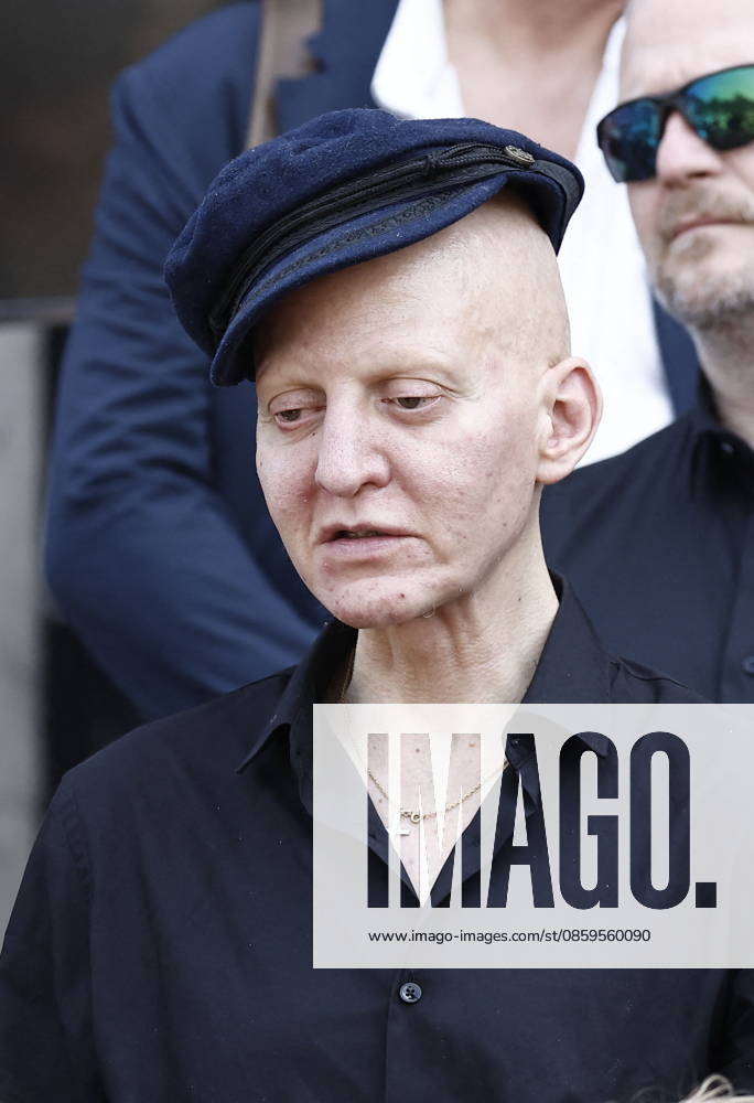 Ali Mahdavi at the funeral of Mr. Satrapi at the Père Lachaise Crematorium in Paris on June 19, 2026. The author of the famous graphic novel, which was adapted into a film, Persepolis, died on June 3, 2026, at the age of 56, inconsolable over the loss of her husband, M. Ripa, which occurred a year earlier. Cyril Moreau Bestimage at the funeral of M. Satrapi at the Père Lachaise Crematorium in Paris, on June 19, 2026. The author of the famous graphic novel, adapted into a film, Persepolis, died on June 3, 2026, at the age of 56, inconsolable over the loss of her husband, M. Ripa, which occurred a year earlier. Paris, France,detected_source_language