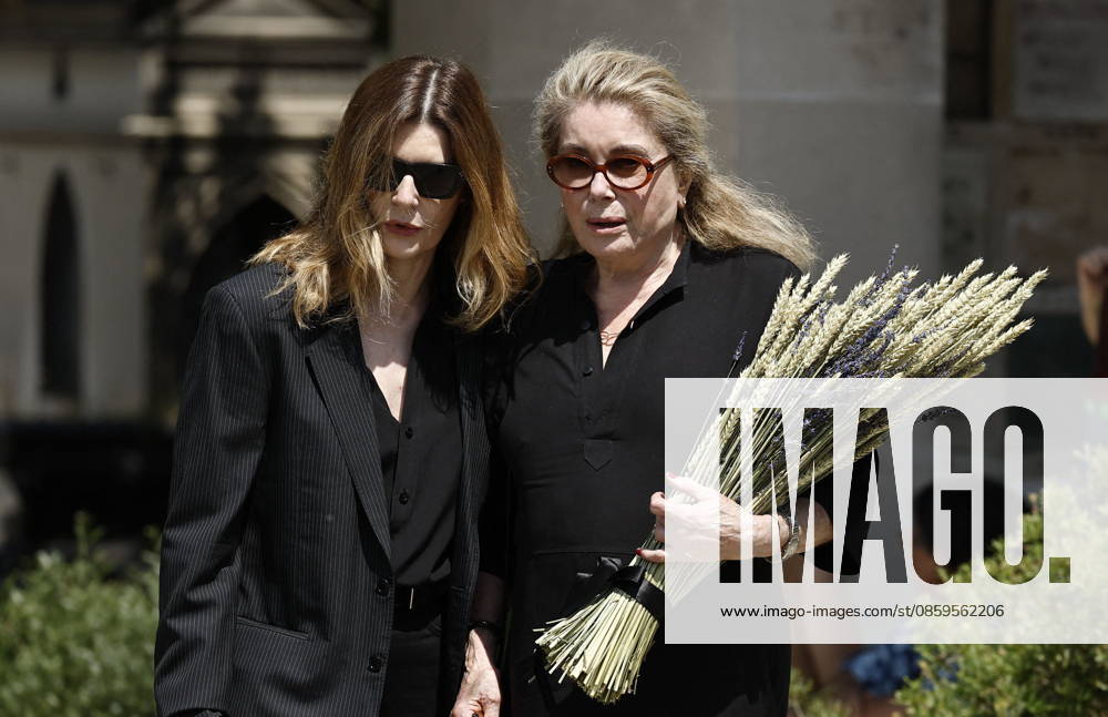 Catherine Deneuve and her daughter Chiara Mastroianni at the funeral of Mr. Satrapi at the Père Lachaise Crematorium in Paris on June 19, 2026. The author of the famous graphic novel, which was adapted into a film, Persepolis, died on June 3, 2026, at the age of 56, inconsolable over the loss of her husband, M. Ripa, which had occurred a year earlier. Cyril Moreau Bestimage at the funeral of M. Satrapi at the Père Lachaise Crematorium in Paris, on June 19, 2026. The author of the famous graphic novel, adapted into a film, Persepolis, died on June 3, 2026, at the age of 56, inconsolable over the loss of her husband, M. Ripa, which occurred a year earlier. Paris, France,detected_source_language