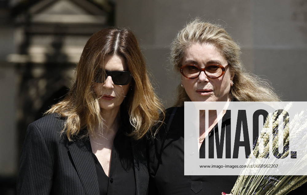 Catherine Deneuve and her daughter Chiara Mastroianni at the funeral of Mr. Satrapi at the Père Lachaise Crematorium in Paris on June 19, 2026. The author of the famous graphic novel, which was adapted into a film, Persepolis, died on June 3, 2026, at the age of 56, inconsolable over the loss of her husband, M. Ripa, which had occurred a year earlier. Cyril Moreau Bestimage at the funeral of M. Satrapi at the Père Lachaise Crematorium in Paris, on June 19, 2026. The author of the famous graphic novel, adapted into a film, Persepolis, died on June 3, 2026, at the age of 56, inconsolable over the loss of her husband, M. Ripa, which occurred a year earlier. Paris, France,detected_source_language