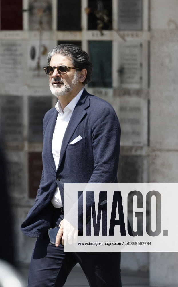 Stéphane Hasbanian at the funeral of Mr. Satrapi at the Père Lachaise Crematorium in Paris on June 19, 2026. The author of the famous graphic novel, which was adapted into a film, Persepolis, died on June 3, 2026, at the age of 56, inconsolable over the loss of her husband, M. Ripa, which had occurred a year earlier. Cyril Moreau Bestimage at the funeral of M. Satrapi at the Père Lachaise Crematorium in Paris, on June 19, 2026. The author of the famous graphic novel, adapted into a film, Persepolis, died on June 3, 2026, at the age of 56, inconsolable over the loss of her husband, M. Ripa, which occurred a year earlier. Paris, France,detected_source_language