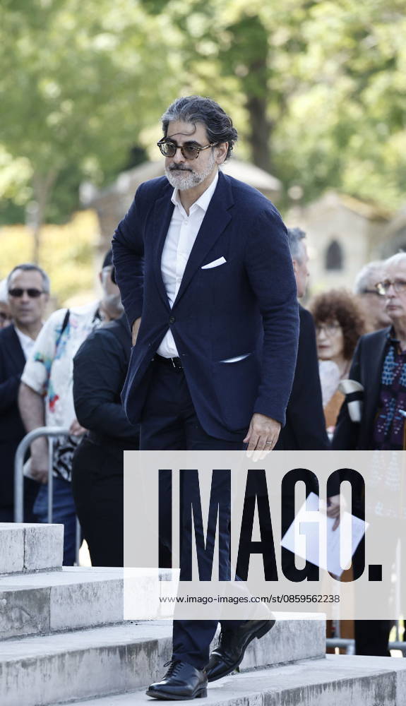 Stéphane Hasbanian at the funeral of Mr. Satrapi at the Père Lachaise Crematorium in Paris on June 19, 2026. The author of the famous graphic novel, which was adapted into a film, Persepolis, died on June 3, 2026, at the age of 56, inconsolable over the loss of her husband, M. Ripa, which had occurred a year earlier. Cyril Moreau Bestimage at the funeral of M. Satrapi at the Père Lachaise Crematorium in Paris, on June 19, 2026. The author of the famous graphic novel, adapted into a film, Persepolis, died on June 3, 2026, at the age of 56, inconsolable over the loss of her husband, M. Ripa, which occurred a year earlier. Paris, France,detected_source_language