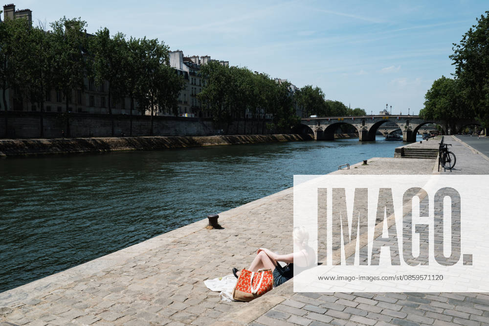 The Heat Wave Is Increasing In Paris A girl enjoys the sunshine on the banks of the Seine in Paris, France, on June 19, 2026. A heatwave affects France and is expected to continue for several days, with temperatures anticipated to reach up to 40?C in some areas on June 21, the first day of summer. Paris France