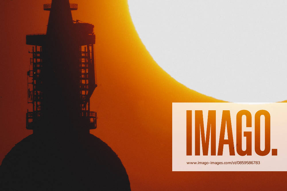 The setting sun is visible behind the TV tower in Berlin, June 19, 2026. A heat wave is currently affecting all of Germany. Berlin, Germany,detected_source_language