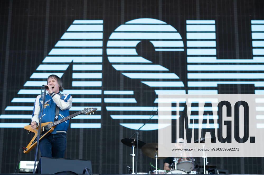 IPA85869150 - England, Isle of Wight Festival - Friday - Ash - Pictured: Tim Wheeler