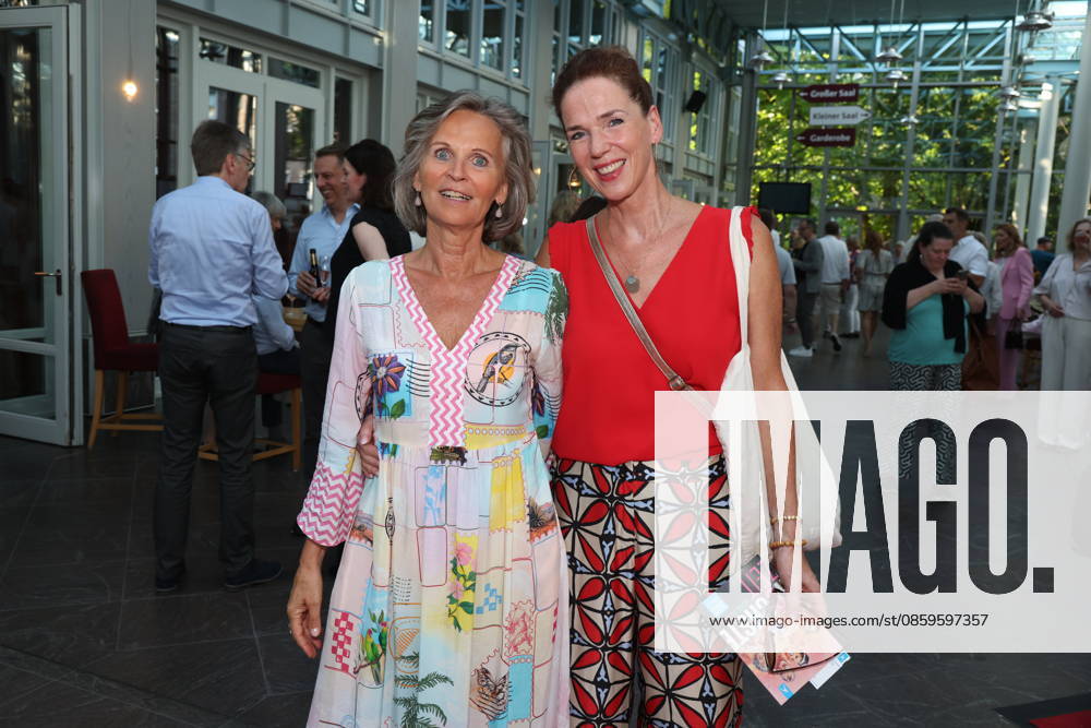 Katja Wolff and Franziska Becker at the premiere of the comedy Höchste Zeit, Comedy at the Winterhuder Fährhaus. This musical comedy, featuring hits from the ’70s through the ’90s, follows four women going through menopause who, on the eve of a wedding, grapple with the big questions about love, marriage, and the perfect partner, Hamburg, June 19, 2026,detected_source_language