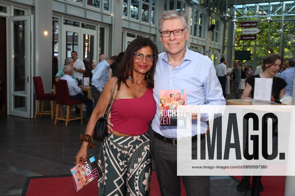 Neide Püllen and Thorsten Laussch at the premiere of the comedy Höchste Zeit, Winterhuder Fährhaus Comedy. This musical comedy, featuring hits from the ’70s through the ’90s, follows four women going through menopause who, on the eve of a wedding, grapple with the big questions about love, marriage, and the perfect partner, Hamburg, June 19, 2026,detected_source_language