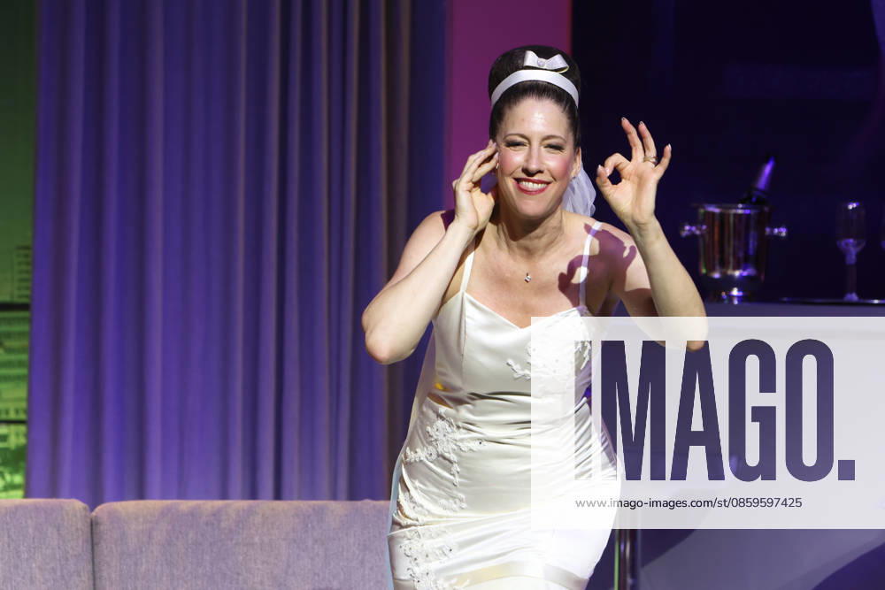 Charlotte Heinke on stage at the premiere of the comedy Höchste Zeit, Winterhuder Fährhaus Comedy. This musical comedy, featuring hits from the ’70s through the ’90s, follows four women going through menopause who, on the eve of a wedding, grapple with the big questions about love, marriage, and the perfect partner, Hamburg, June 19, 2026,detected_source_language