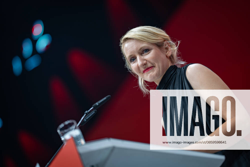 Ines Schwerdtner, party chairwoman, delivers a farewell speech to her co-chair at the federal party convention of Die Linke in Potsdam; 2026 Potsdam Party Convention, Potsdam, Brandenburg, Germany; Metropolis Halle,detected_source_language