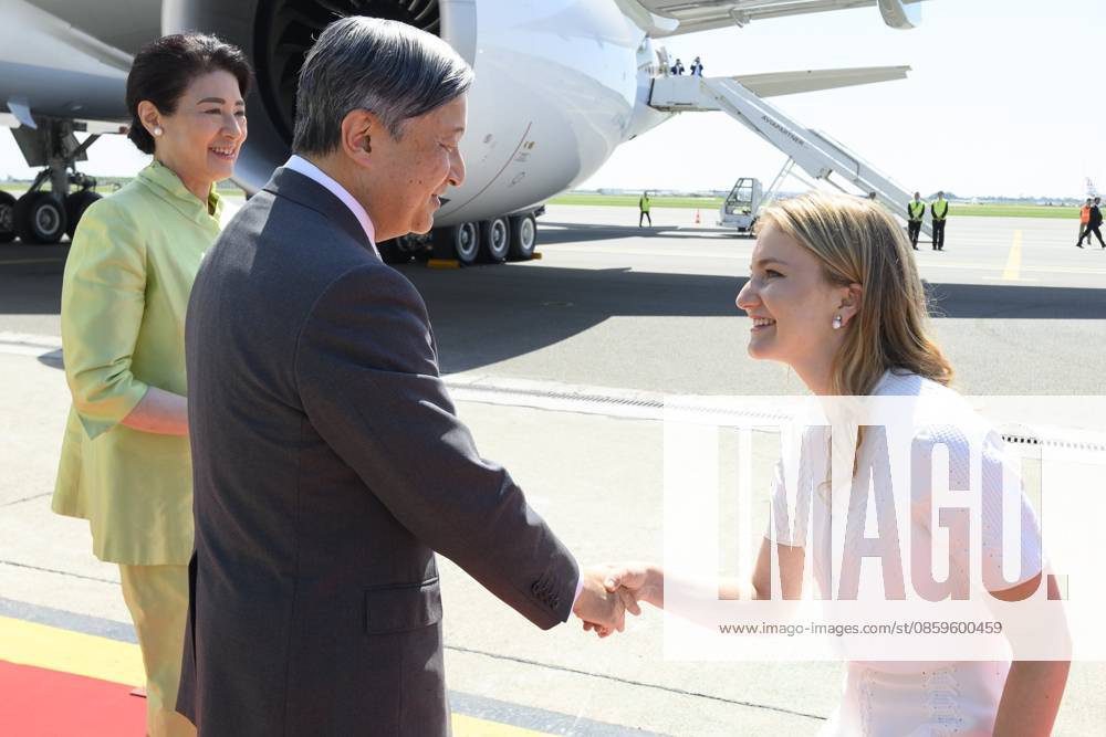 State Visit Of The Emperor And The Empress Of Japan To Belgium MELSBROEK, BELGIUM - JUNE 20: Princess Elisabeth pictured welcoming emperor Naruhito and the empress Masako Owada of Japan at their descent of the airplane on June 20, 2026 in Melsbroek, Belgium, 20 06 2026 Melsbroek Belgium