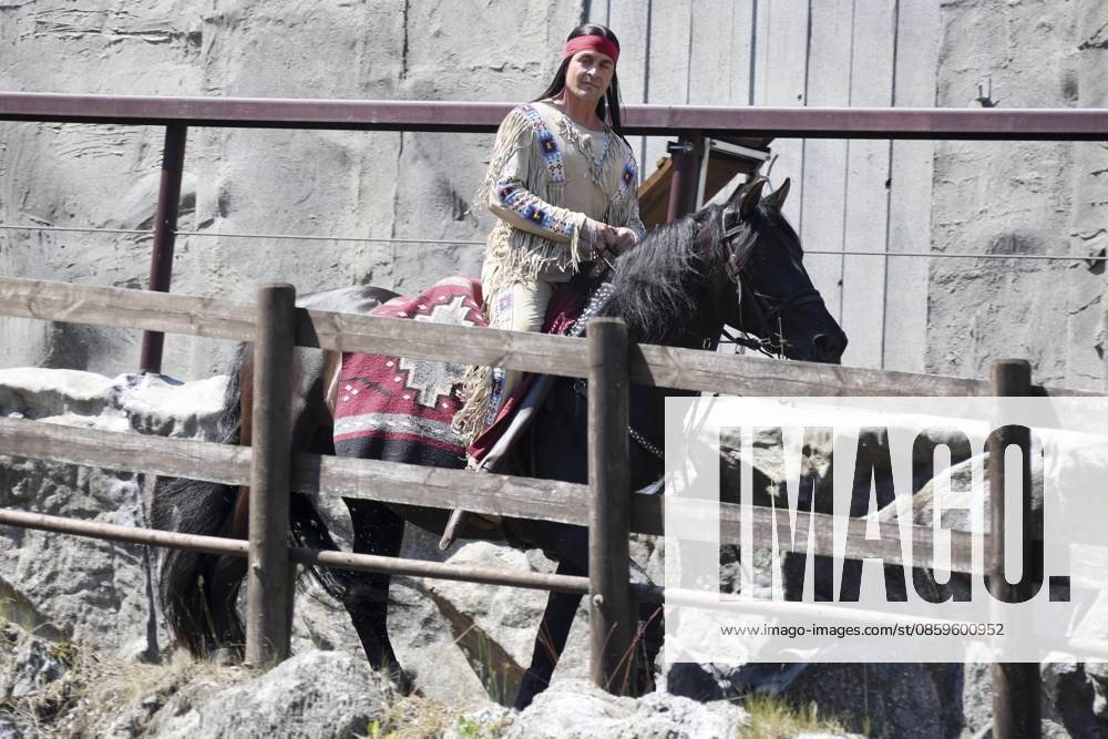 ABB KARLMAY Alexander Klaws as Winnetou on horseback, actor in makeup and costume, on Friday, June 19, 2026, during the dress rehearsal for the play In the Valley of Death at the 2026 Karl May Festival in the Indian Village on the Kalkberg. The premiere will take place on June 27 at the open-air theater on the Kalkberg in Bad Segeberg, Schleswig-Holstein, Germany,detected_source_language