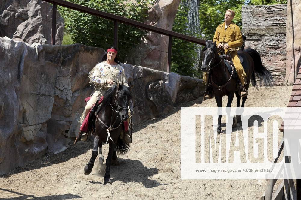 ABB KARLMAY Bastian Semm Old Shatterhand Alexander Klaws Winnetou The actors, in makeup and costume, ride on Friday, June 19, 2026, during the dress rehearsal for the play In the Valley of Death at the 2026 Karl May Festival in the Indian Village on the Kalkberg. The premiere will take place on June 27 at the open-air theater on the Kalkberg in Bad Segeberg, Schleswig-Holstein,