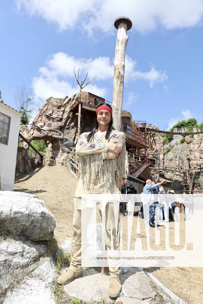 ABB KARLMAY Alexander Klaws, the actor playing Winnetou, in makeup and costume on Friday, June 19, 2026, during the dress rehearsal for the play In the Valley of Death at the 2026 Karl May Festival in the Indian Village on the Kalkberg. The premiere will take place on June 27 at the open-airThe premiere will take place on June 27 at the open-air stage on the Kalkberg in Bad Segeberg, Schleswig-Holstein, Germany,detect
