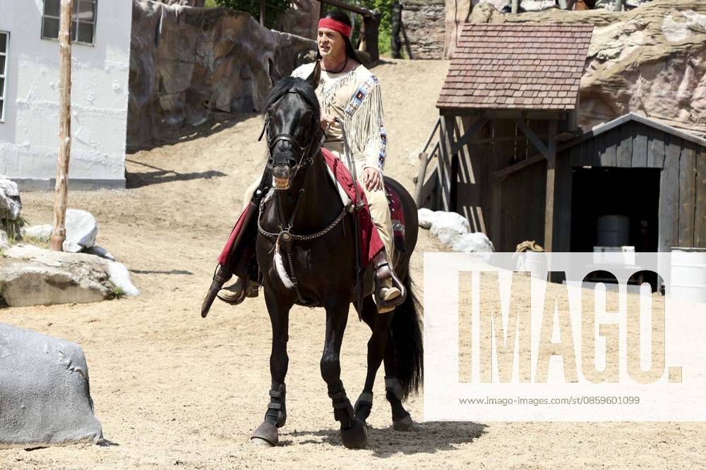 ABB KARLMAY Alexander Klaws as Winnetou on horseback, actor in makeup and costume, on Friday, June 19, 2026, during the dress rehearsal for the play In the Valley of Death at the 2026 Karl May Festival in the Indian Village on the Kalkberg. The premiere will take place on June 27 at the open-air theater on the Kalkberg in Bad Segeberg, Schleswig-Holstein, Germany,detected_source_language