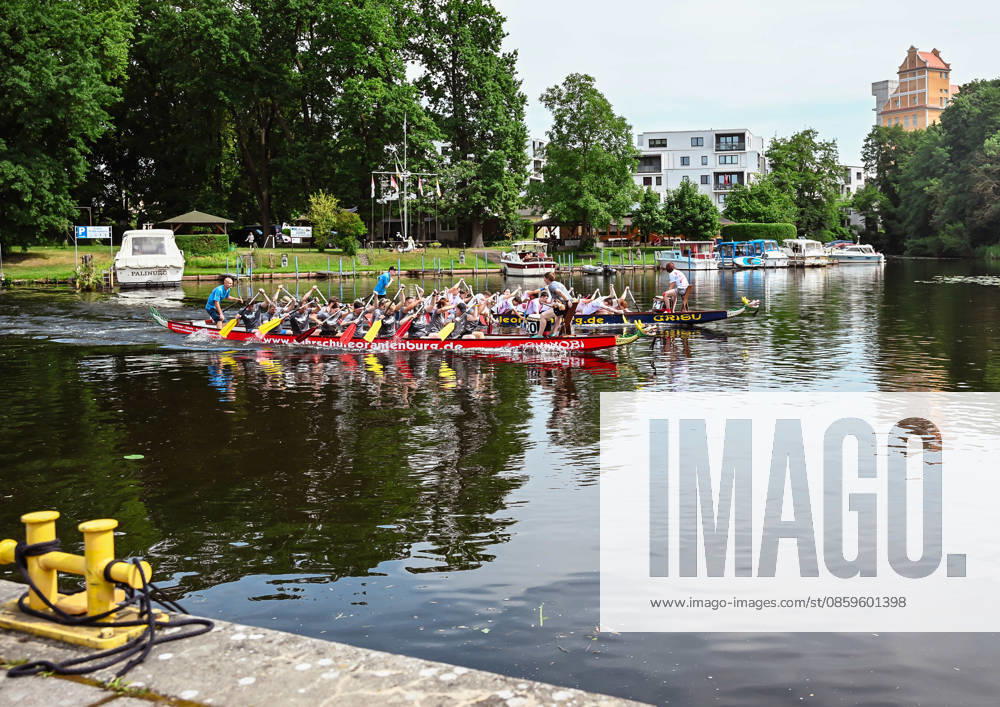 Entertainment, Oranienburg City Festival v l Participants in the dragon boat race at the Oranienburg City Festival on the Havel River. The race is a regular feature of the Oranienburg festival weekend.,detected_source_language Daniel Lakomski