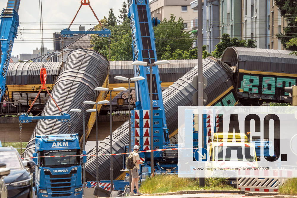 Serious freight train accident in Munich; recovery of a railcar that fell off a bridge; Saturday a