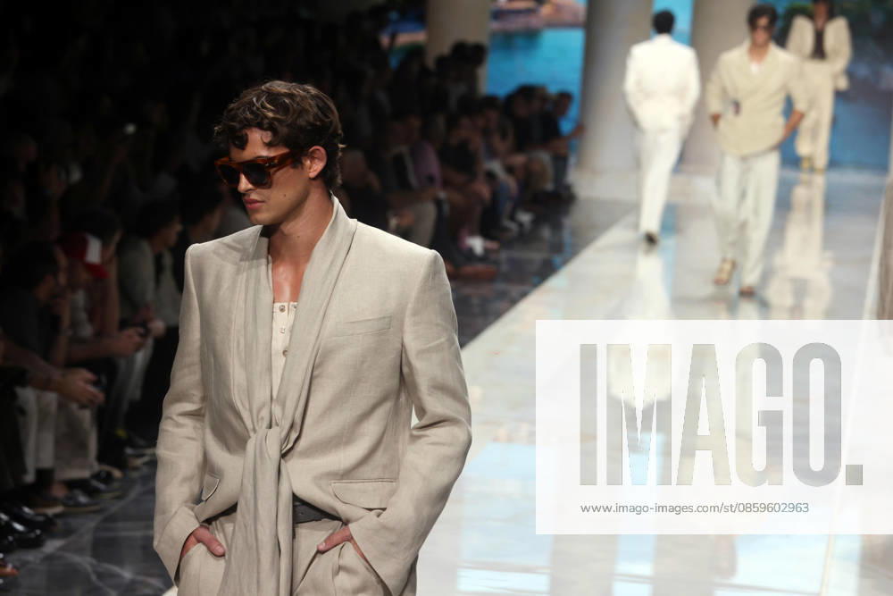 A model presents a creation by Italian fashion label Dolce&Gabbana during the Spring Summer 2027 Mens Collection show at Milan Fashion Week in Milan, Italy, 20 June 2026. ANSA MATTEO BAZZI Milan Italy - ZUMAa110 20260620_zaf_a110_004