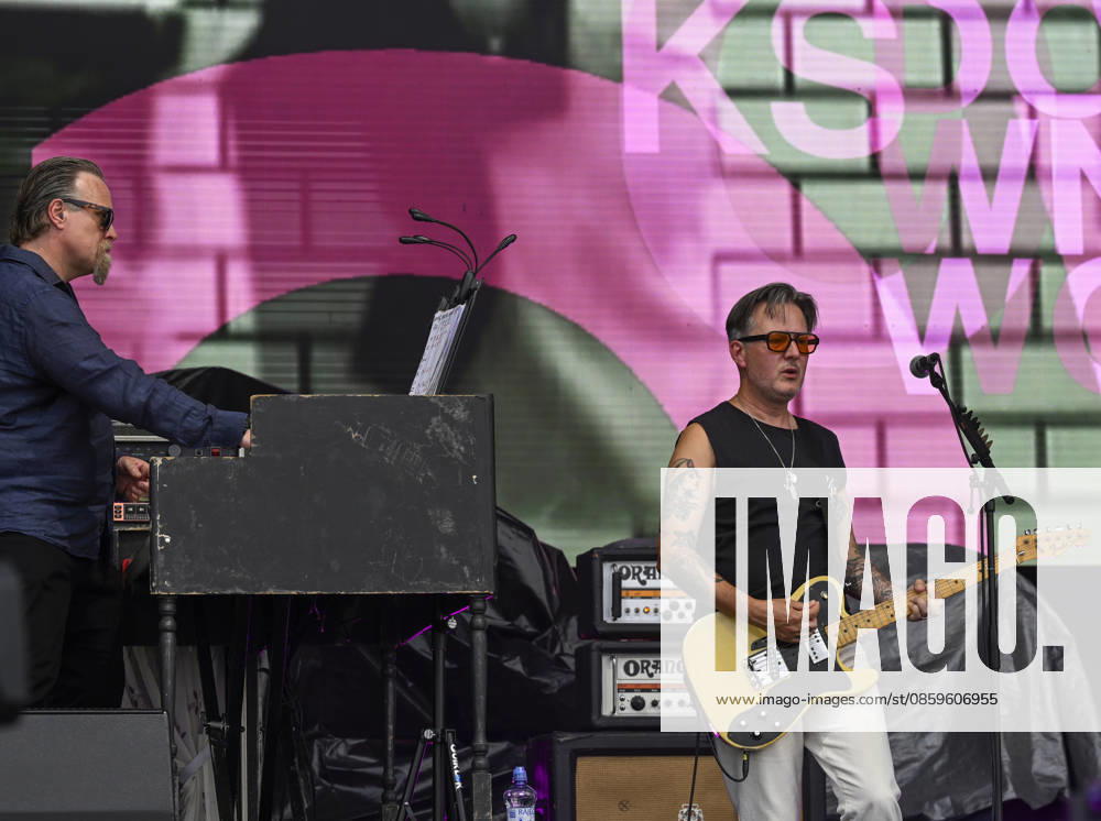 From left keyboardist Nick Nasmyth and guitarist Wayne Murray of Manic Street Preachers perform during the music festival Metronome Prague, on June 20, 2026, in Prague, Czech Republic. (CTKxPhoto MichalxKrumphanzl) CTKPhotoP2026062004689 CTKPhotoP2026062004689