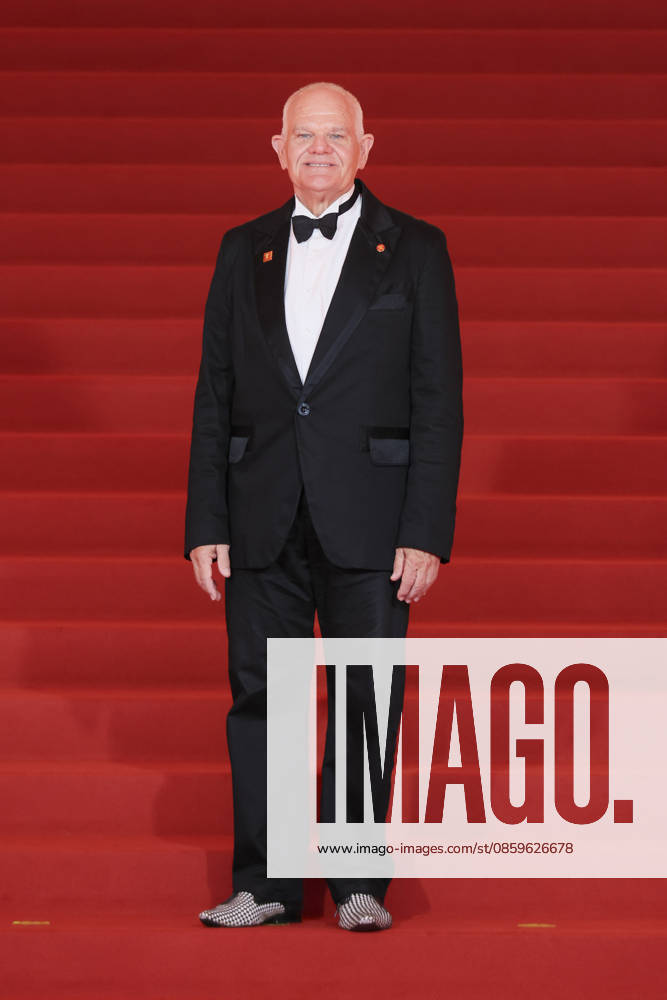 Actor Mark Hadlow arrives at the red carpet of the closing ceremony for the 28th Shanghai International Film Festival on June 20, 2026 in Shanghai, China.
