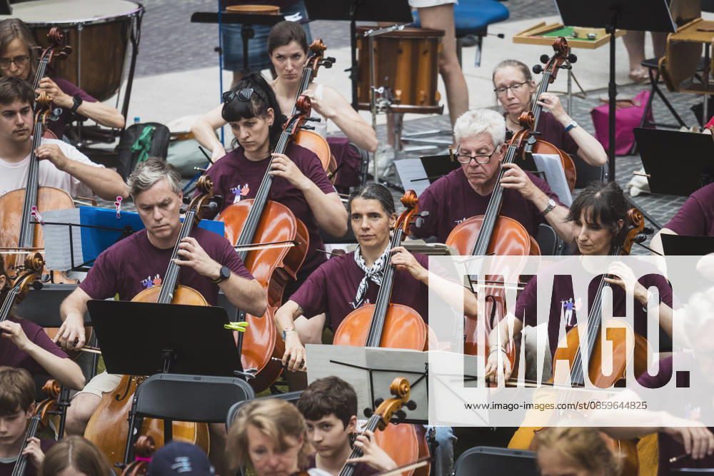 Symphonic Mob, Flash Mob at the Sony Center, Berlin