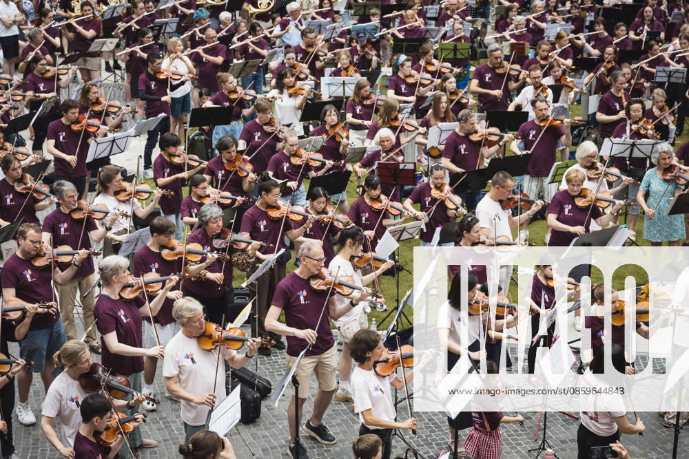 Symphonic Mob, Flash Mob at the Sony Center, Berlin