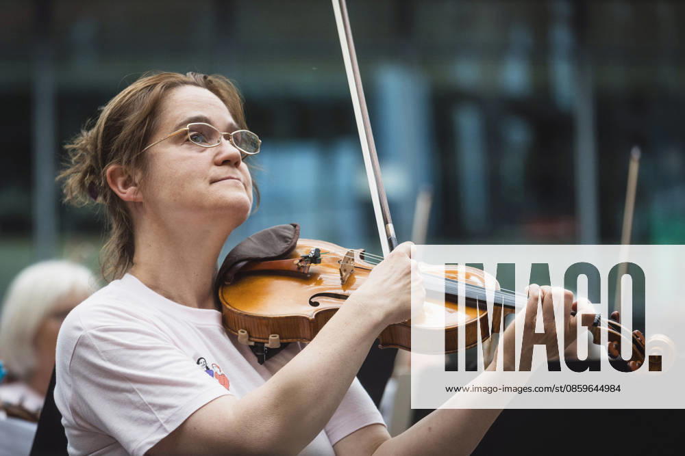 Symphonic Mob, Flash Mob at the Sony Center, Berlin