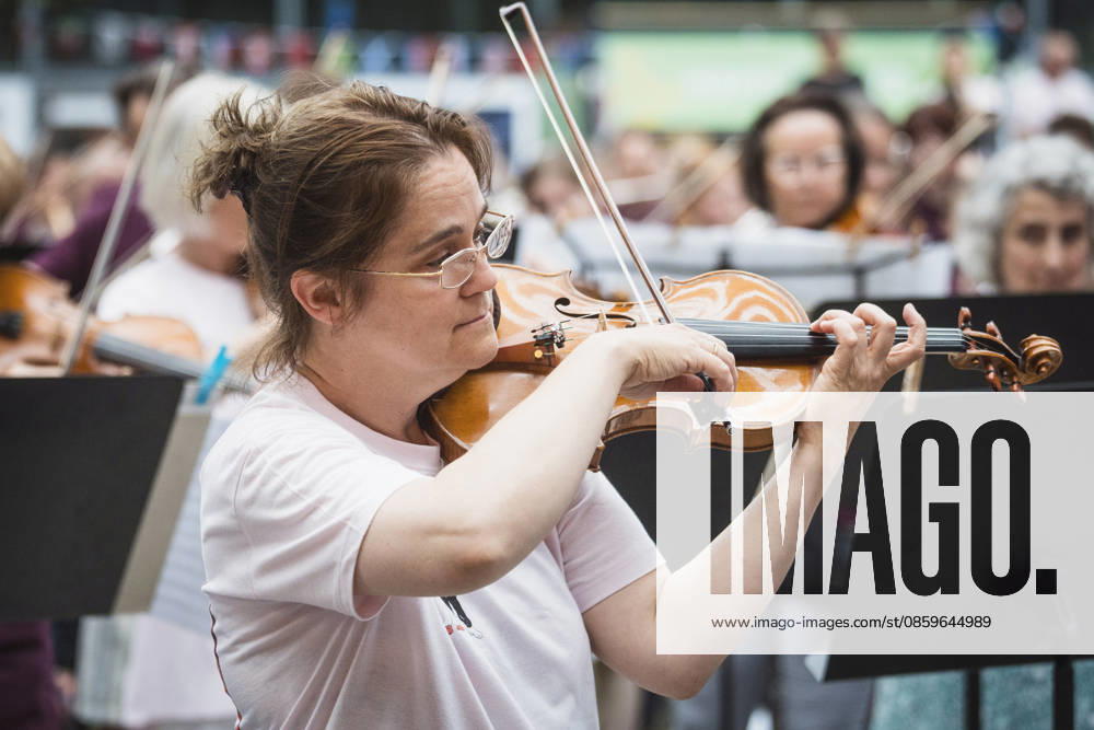 Symphonic Mob, Flash Mob at the Sony Center, Berlin