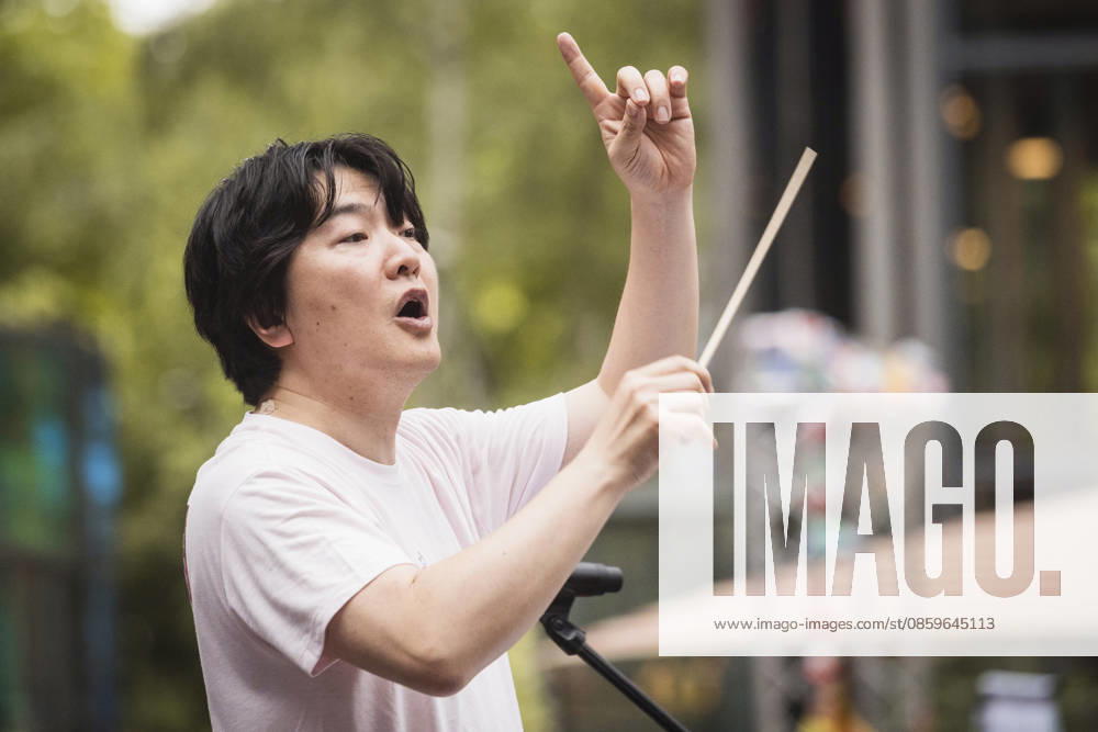 Symphonic Mob, Flash Mob at the Sony Center, Berlin