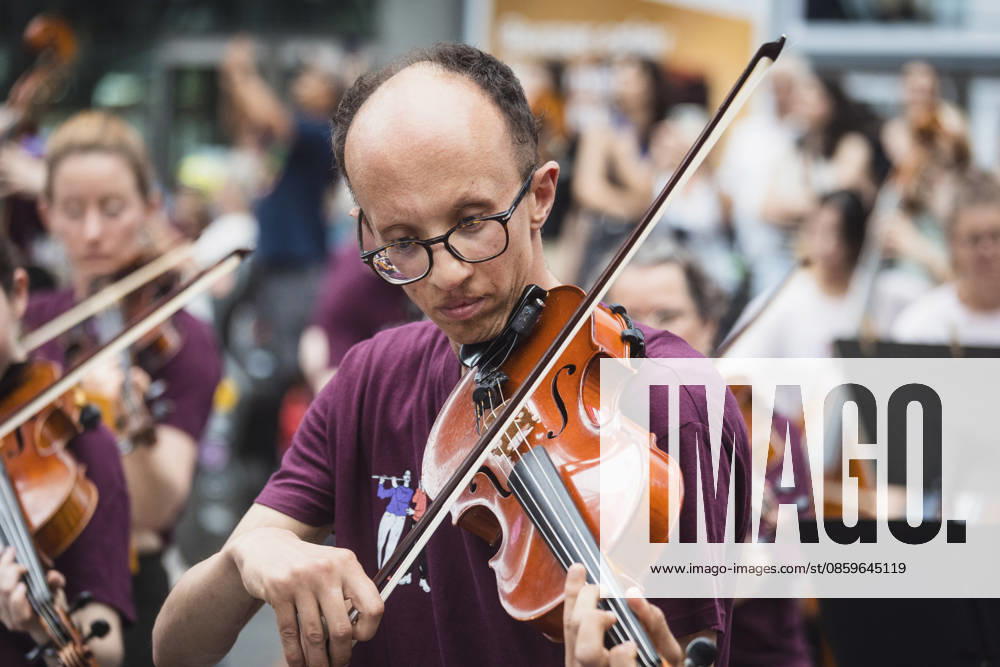 Symphonic Mob, Flash Mob at the Sony Center, Berlin
