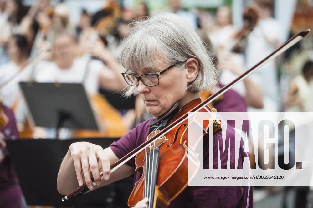 Symphonic Mob, Flash Mob at the Sony Center, Berlin